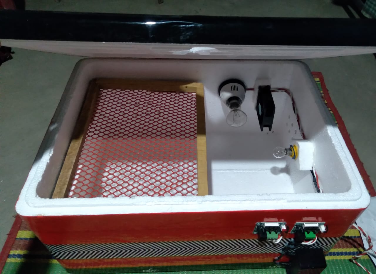 Picture of Incubator Machine(For 150 Eggs)
