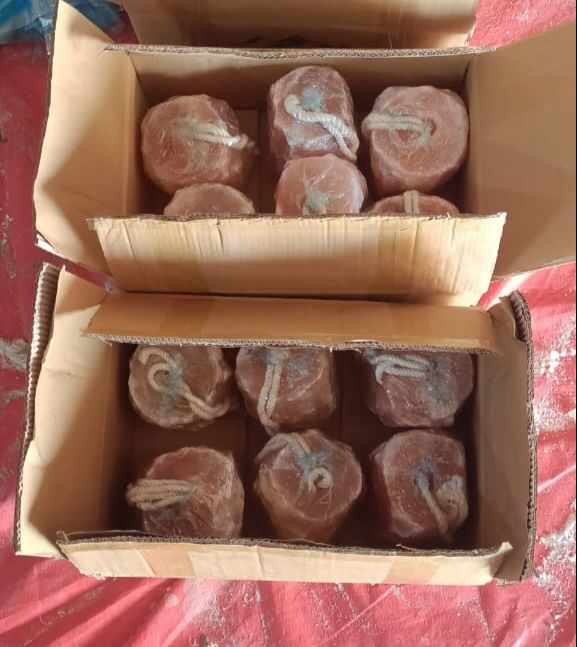 Picture of Pink Salt Block 6 Block (Supper Premium) (1 Box) 19-20 kg